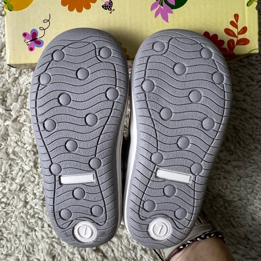 Kids 7 Laura Ashley Silver Quilted Shoes NEW - Picture 8 of 8